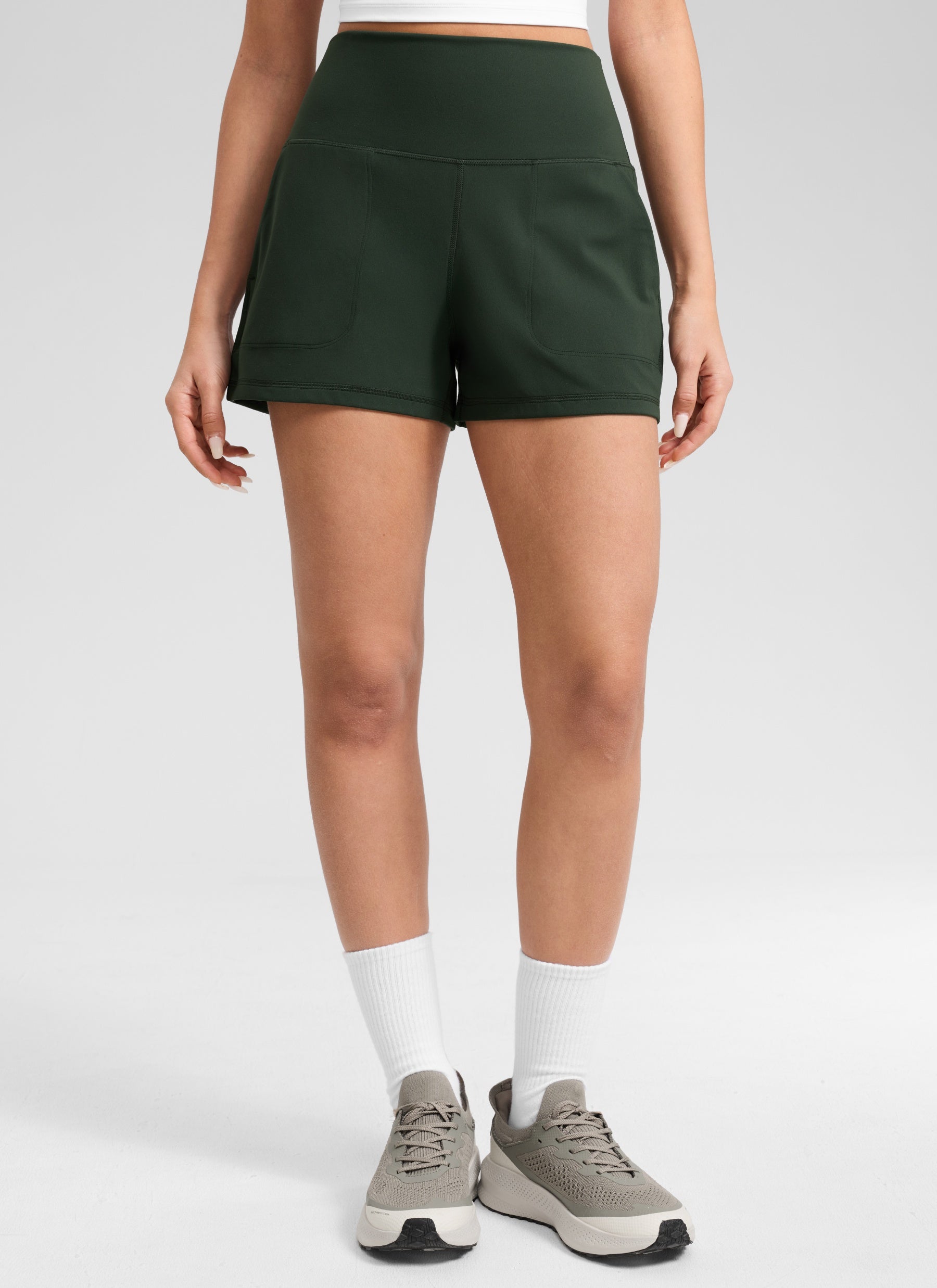 CRZ YOGA Babae Butterlift Shorts na Mataas ang Waisted na may Bulsa na Walang Liner Legend Green