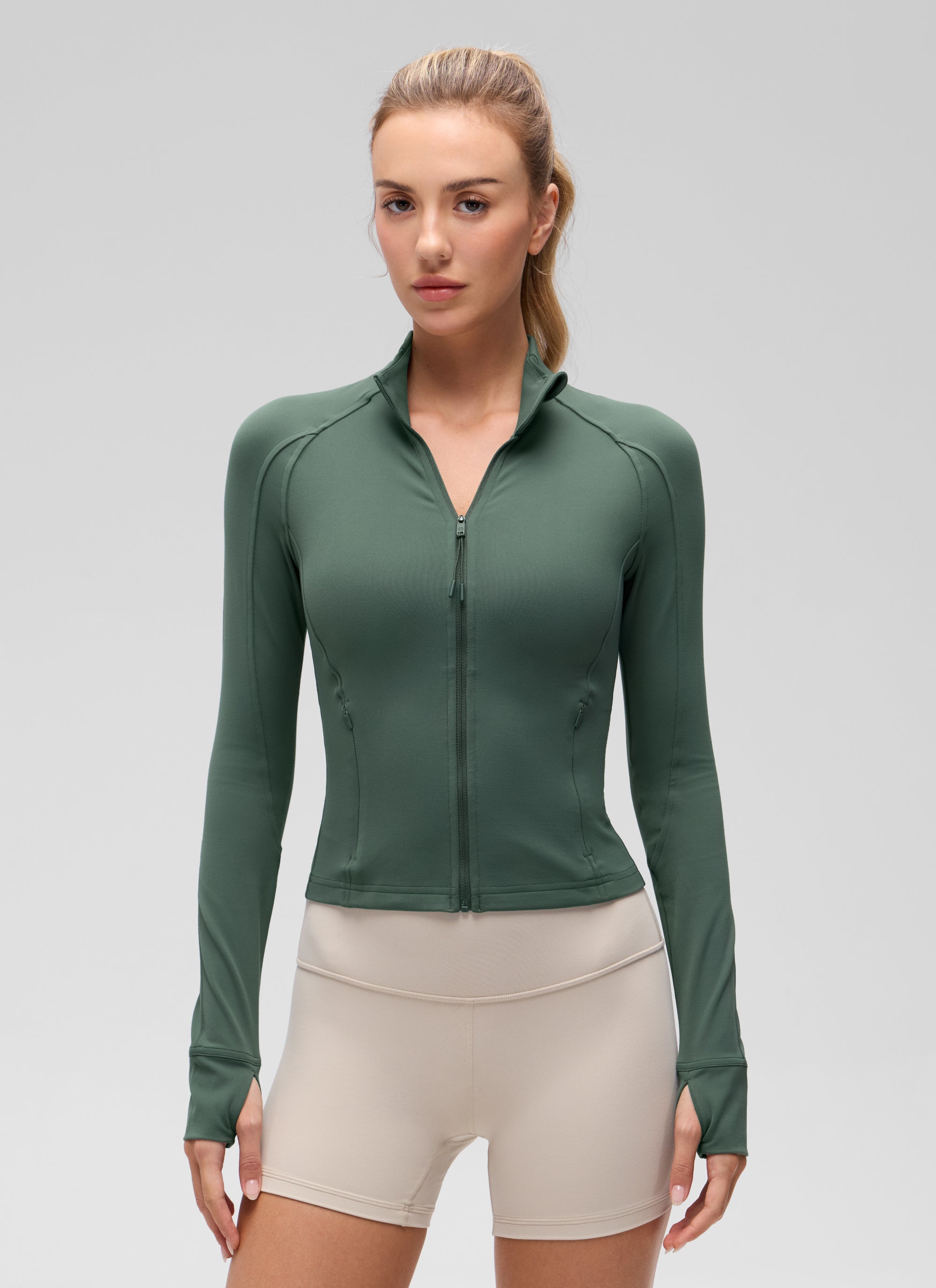 CRZ YOGA Pambabae Butterluxe Mga Panlabas na Damit na May Buong Zip na May Crop Pocket at Madilim na Forest Green