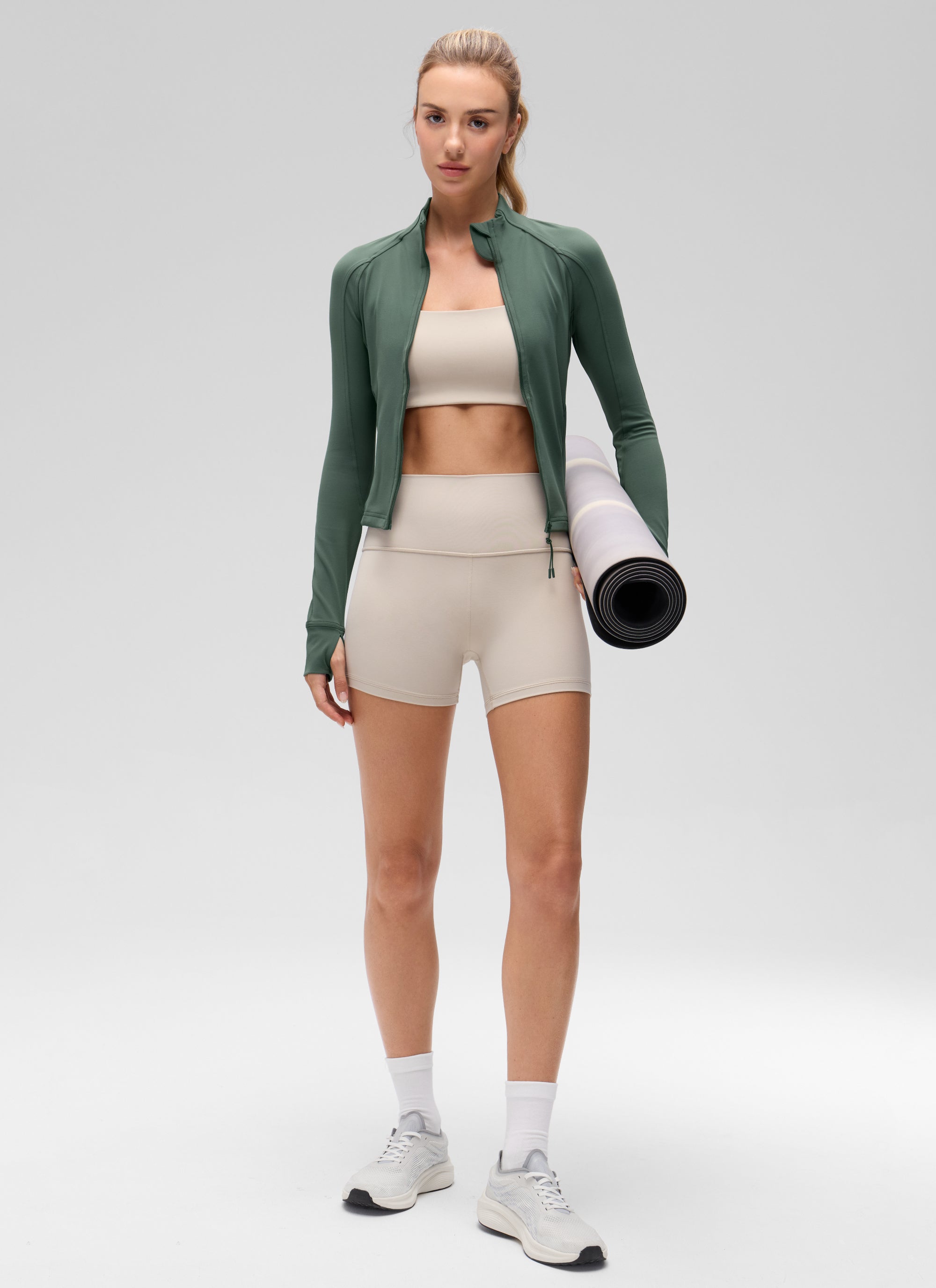 CRZ YOGA Pambabae Butterluxe Mga Panlabas na Damit na May Buong Zip na May Crop Pocket at Madilim na Forest Green